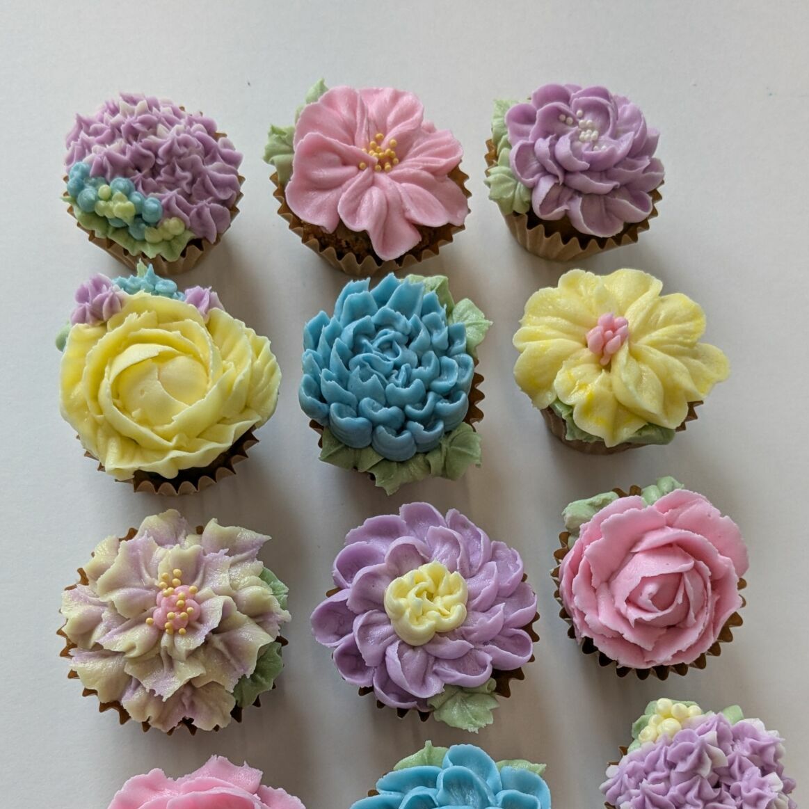 Mini Cupcake Buttercream Florals Mother's Day 2026