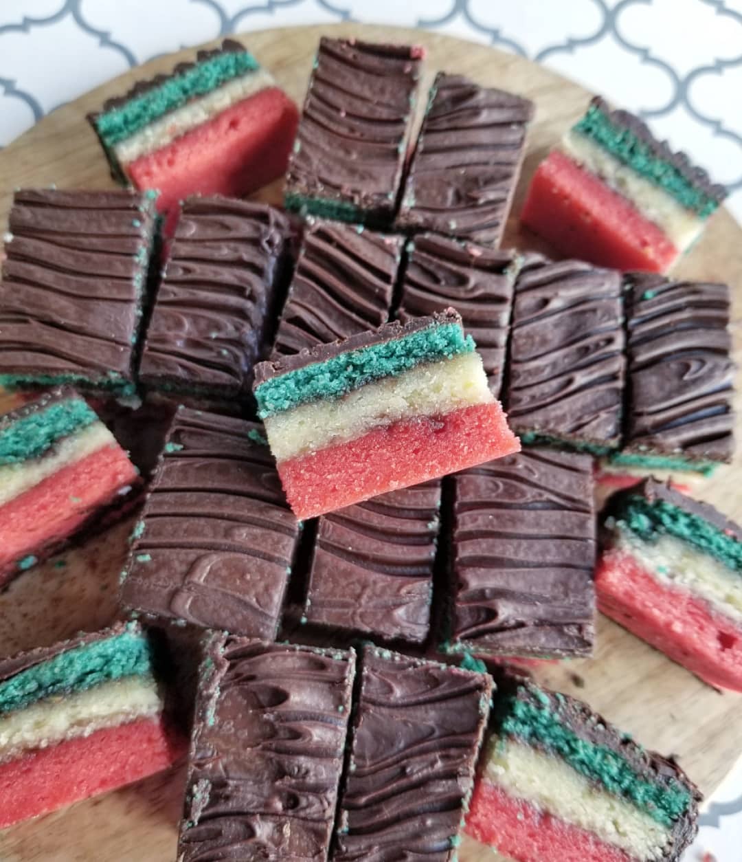 Italian Rainbow Cookies - buffalocakepops.com