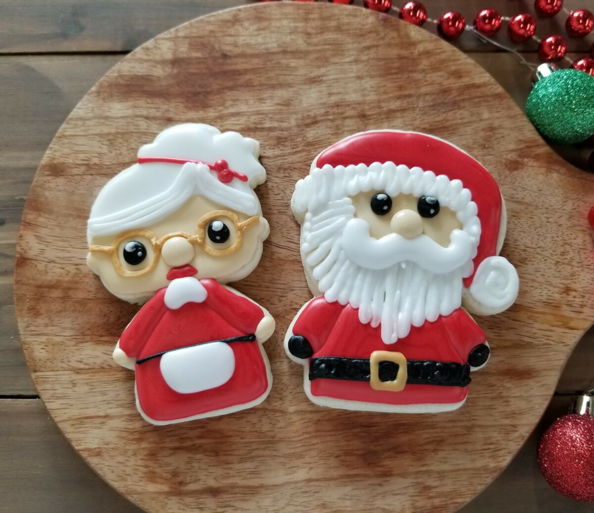 Santa & Mrs. Claus Sugar Cookies - buffalocakepops.com